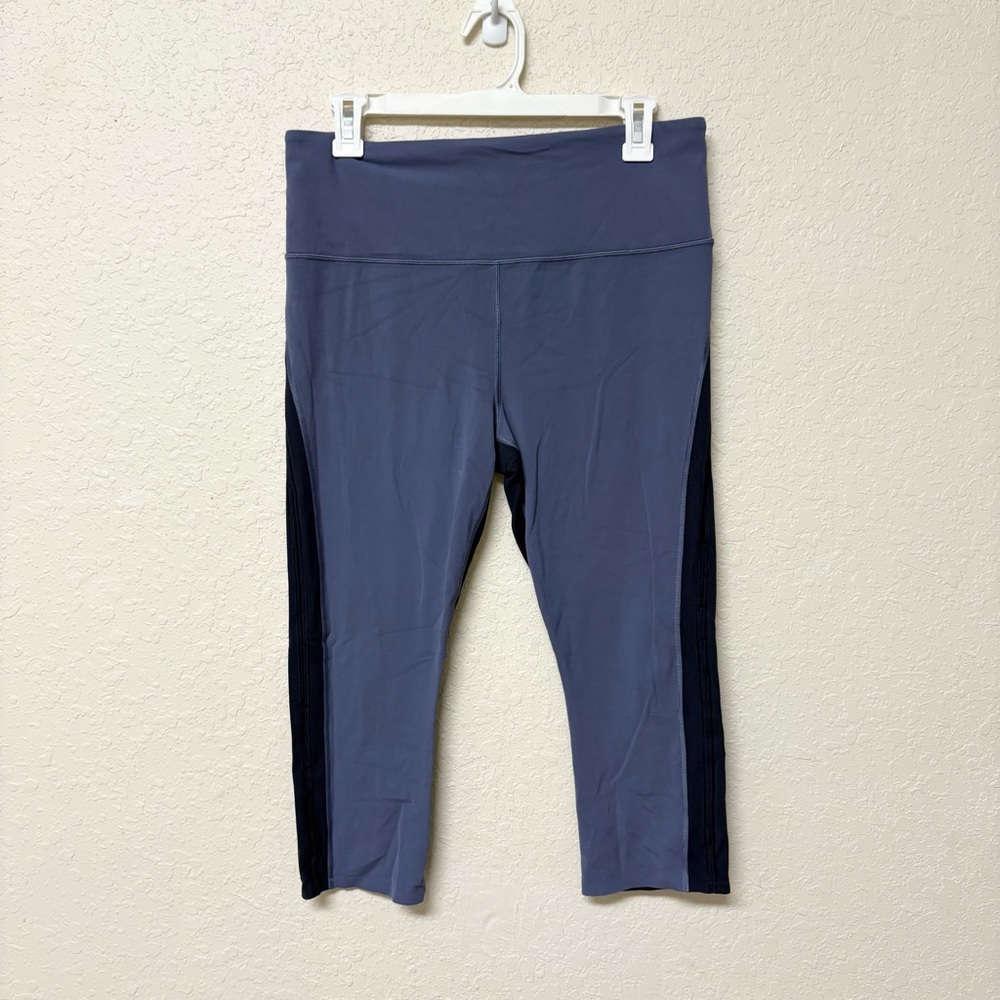 Athleta Womens Leggings Horizon Scallop Capri Blue Color block Size L